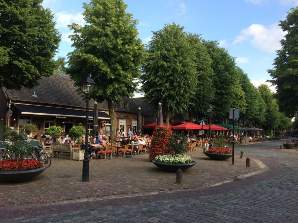 Le centre d''Eersel, avec ses terrasses et des bons restaurants